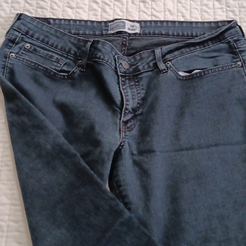 Sleek Black Skinny Jeans for Women